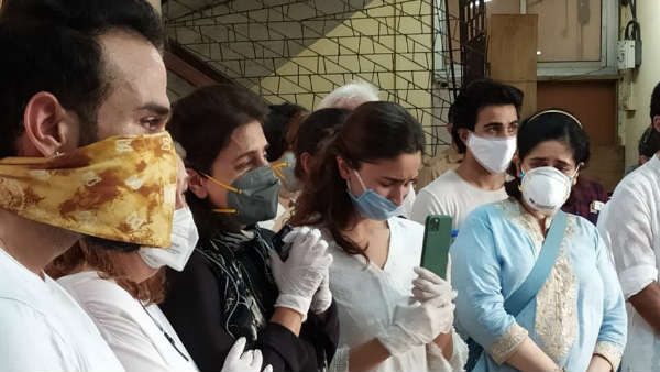 आलिया ने रिद्धिमा को वीडियो पर ही कराए अंतिम दर्शन आलिया ने रिद्धिमा को वीडियो पर ही कराए अंतिम दर्शन