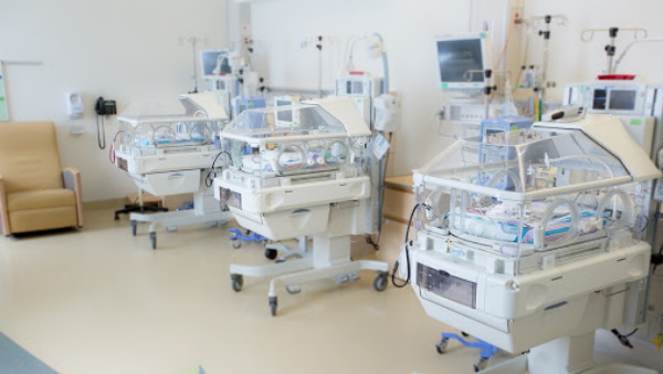 1.5 किमी तक बाइक पर दूसरे अस्पताल लेकर पहुंचे डॉक्टर