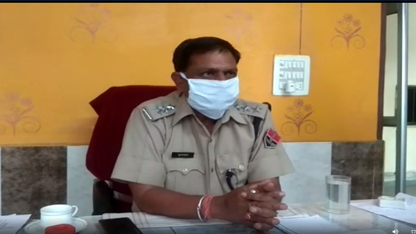 सिपाही से मारपीट भी की