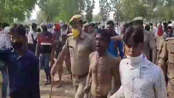 तलवार से काट दी गर्दन