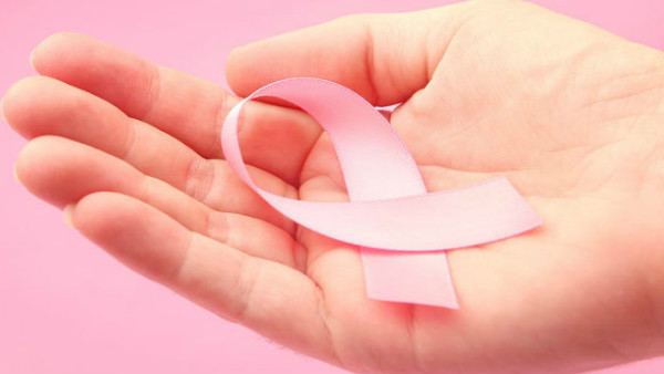 ऑनलाइन परामर्श दे रहे डॉक्टर ऑनलाइन परामर्श दे रहे डॉक्टर