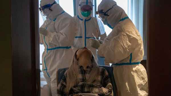 महिला रिश्तेदार ज्यादा बीमारी हई और पहले ठीक हो गई