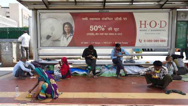 झुग्गियों में बंद रहना मुश्किल झुग्गियों में बंद रहना मुश्किल