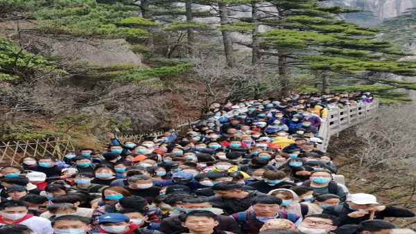 चीन में संक्रमण कम हुआ है, खत्म नहीं