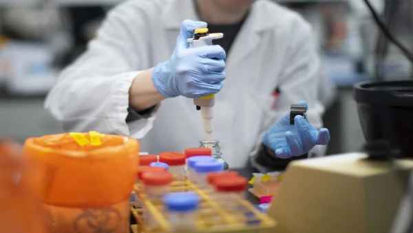 कोरोना की जंग जीत चुके परिवार के सदस्‍य के खून से किया गया इलाज 