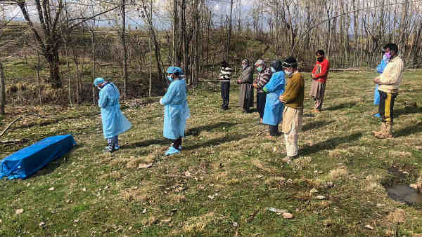 कोरोना वायरस की जगह जम्‍मू कश्‍मीर पर उलझा पाक 