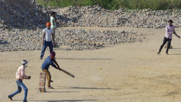 क्रिकेट मैच का वीडियो देखकर हड़कंप मच गया