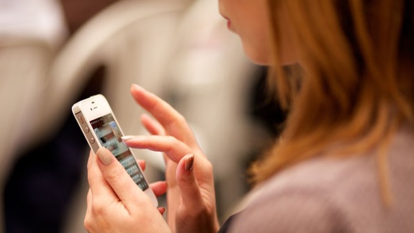 युवक को ब्लैकमेल कर पैसे मांगने लगी लड़की