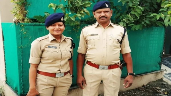 पुलिस अफसर बेटी-पिता की जोड़ी है यूपी की