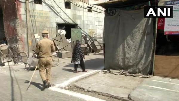 delhi, coronavirus, covid-19, chandni mahal area, chandni mahal, old delhi, coronavirus hotspot, contenment zone, दिल्ली, कोविड-19, कोरोना वायरस, चांदनी महल, चांदनी महल इलाका, कोरोना वायरस हॉटस्पॉट, कंटेनमेंट जोन, पुरानी दिल्ली delhi, coronavirus, covid-19, chandni mahal area, chandni mahal, old delhi, coronavirus hotspot, contenment zone, दिल्ली, कोविड-19, कोरोना वायरस, चांदनी महल, चांदनी महल इलाका, कोरोना वायरस हॉटस्पॉट, कंटेनमेंट जोन, पुरानी दिल्ली