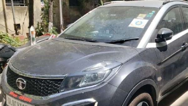 पुलिसकर्मियों पर झाड़ा रौब 