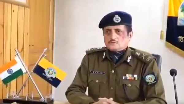 थूकने से संक्रमित हो सकता है दूसरा शख्स