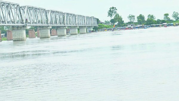 परिजनों को लॉकडाउन खत्म होने का इंतजार