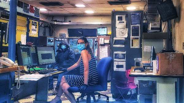 उल्का पिंड के ऊपर पहाड़ियों की तरह आकृति उल्का पिंड के ऊपर पहाड़ियों की तरह आकृति