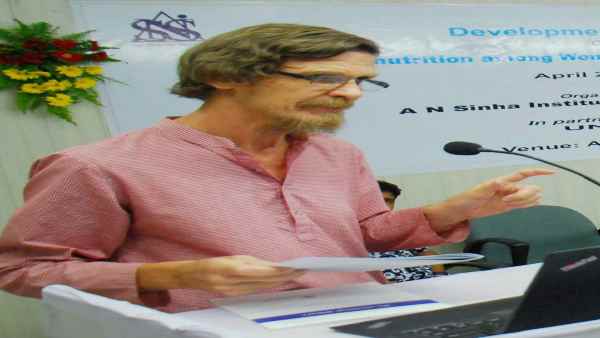 'यूनिवर्सल बेसिक इनकम' से काम नहीं बनेगा-ड्रेज