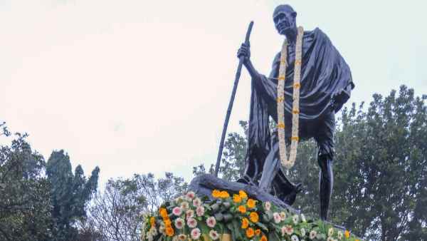 महामारी के वक्त स्वच्छता पर होता बापू का जोर