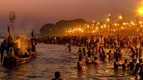 अपने घरों में ही गंगाजल डालकर स्नान करें 