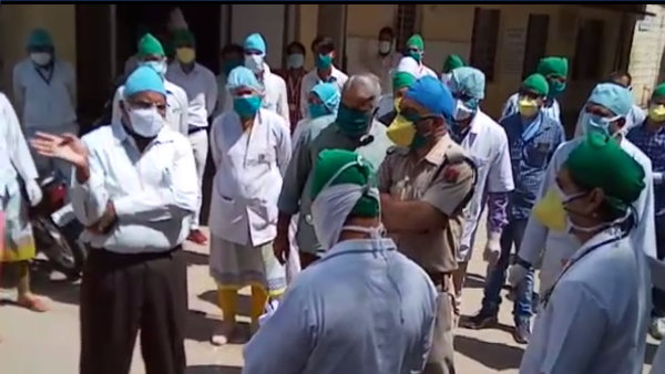 रातभर उनसे सम्पर्क में जुटा प्रशासन रातभर उनसे सम्पर्क में जुटा प्रशासन