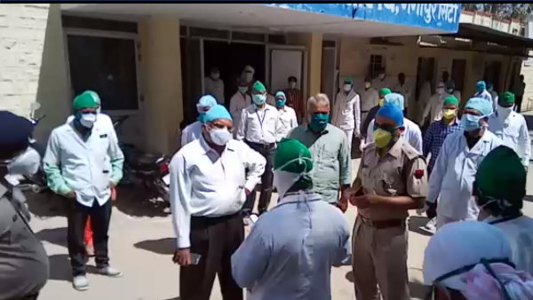 लापरवाह कर्मचारियों को नोटिस लापरवाह कर्मचारियों को नोटिस