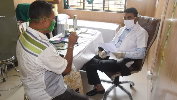 मुख्यमंत्री सावंत पेशे से डॉक्टर हैं