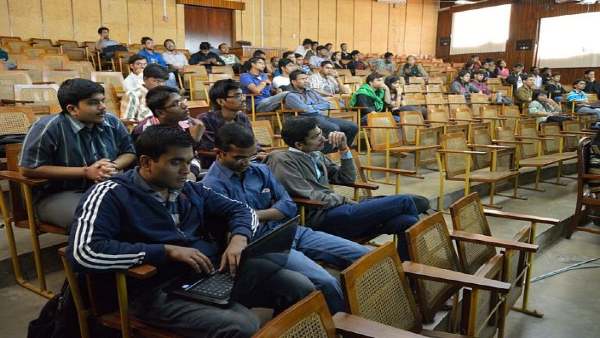 IIT मद्रास में 1,331 छात्रों में से केवल 924 के पास ही नौकरी है