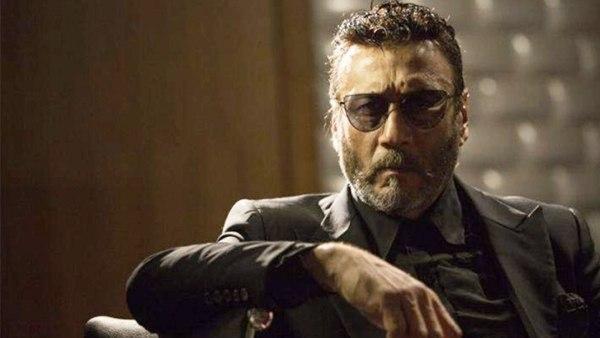 खुद बना खा रहे हैं जैकी श्रॉफ, मजदूरों का भी कर रहे हैं मदद