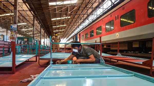 5 ट्रेनों से सफर कर चुके यात्रियों की तलाश