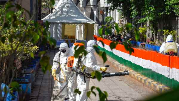 संपर्क में आए लोगों की पहचान की कोशिश