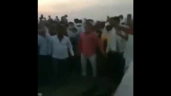 Lathicharge on farmers in Baroda Mandi At Sheopur, Madhya Pradesh Lathicharge on farmers in Baroda Mandi At Sheopur, Madhya Pradesh