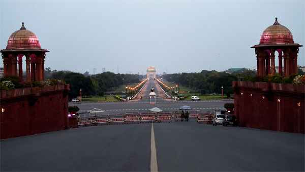 सरकार गलती माने, लॉकडाउन खत्म करे