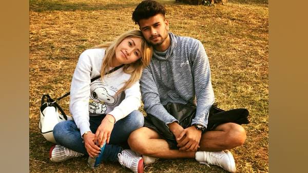 लॉकडाउन के कारण अटकी थीं शादी की रस्में