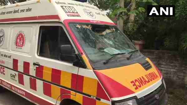 Moradabad: Some people pelted stones at medical team&police Moradabad: Some people pelted stones at medical team&police