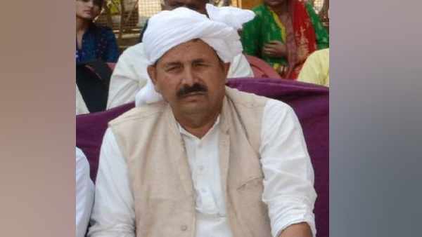 पुलिस ने घरों के दरवाजों पर नोटिस चस्पा किए