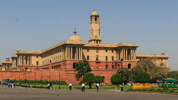 50 फोन लाइन और 12 घंटे काम 50 फोन लाइन और 12 घंटे काम