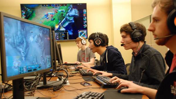 वर्तमान में अमेरिका में प्रति उपयोगकर्ता औसत राजस्व 4268 रुपए है वर्तमान में अमेरिका में प्रति उपयोगकर्ता औसत राजस्व 4268 रुपए है