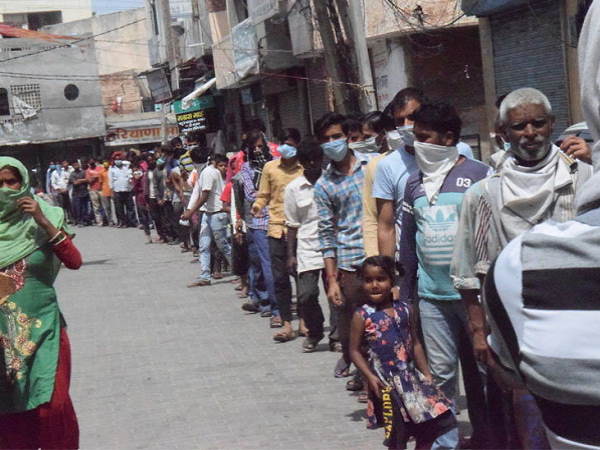 haryana corona Lockdown: social distancing violation by people in panipat haryana corona Lockdown: social distancing violation by people in panipat
