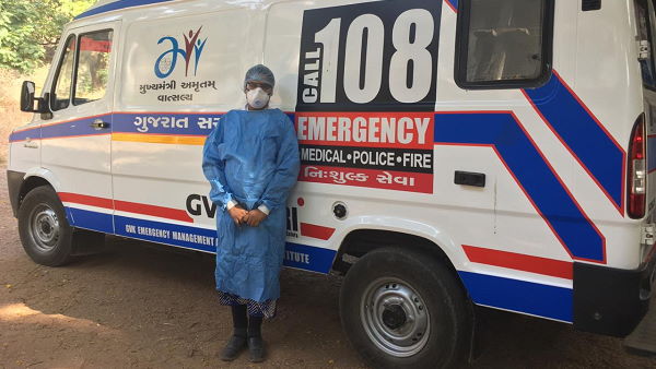 11 साल से एम्बुलेंस-108 से जुड़ी हैं धारा