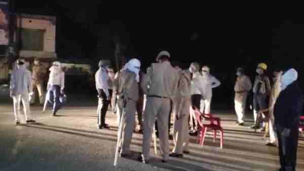 Rampur: Stones pelted at police in Tanda area Rampur: Stones pelted at police in Tanda area