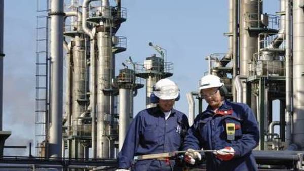 भारतीय तेल रिफाइनर रिफाइनिंग कैपेसिटी से बहुत नीचे चल रहे हैं