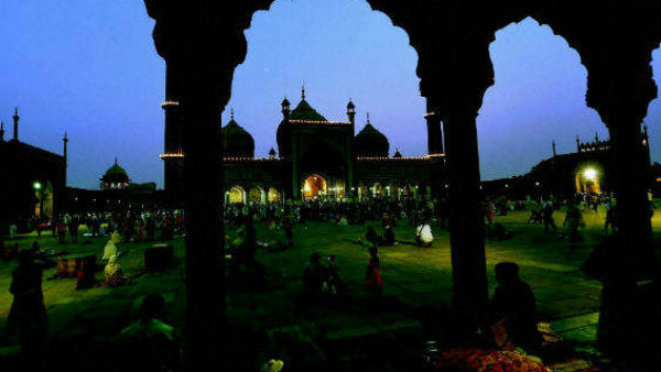 हर इंसान को 'जकात' देना होता है 