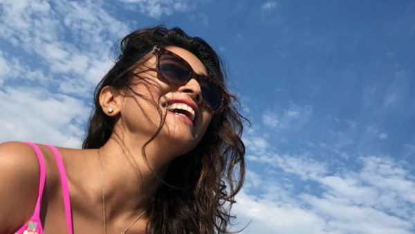 पति के साथ बार्सिलोना में थीं श्रिया