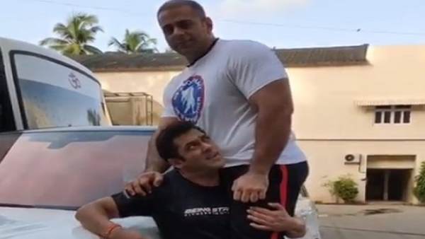 अन्य स्टार्स ने भी शोक व्यक्त किया 