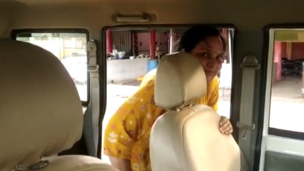 पकड़ी गईं तो पीछे आकर बैठीं