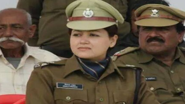 कविता से बढ़ा रहीं पुलिस का हौसला कविता से बढ़ा रहीं पुलिस का हौसला
