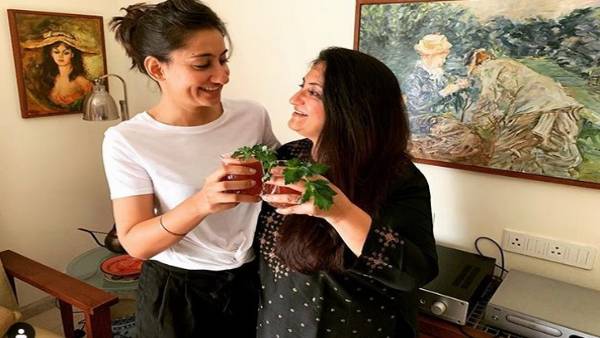 सुमिति घबरा गईं थी कि कहीं उसने परिवार को संक्रमित तो नहीं कर दिया सुमिति घबरा गईं थी कि कहीं उसने परिवार को संक्रमित तो नहीं कर दिया