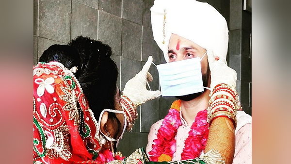 surat-couple-wedding-through-social-distancing-amid-epidemic-lockdown surat-couple-wedding-through-social-distancing-amid-epidemic-lockdown
