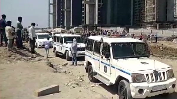 Surat Diamond Bourse workers protest amid lockdown, policemen injured in Stone Pelting