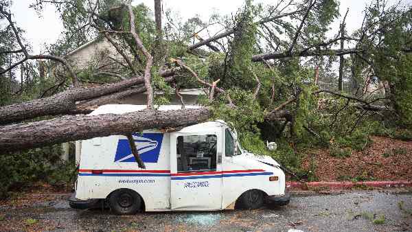 तबाही मचाने वाले बवंडर की चेतावनी