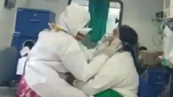 मेडिकल कॉलेज में आईसीयू के गेट पर ताला लगा मिला