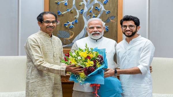 उद्धव ने पीएम के साथ राज्य में मौजूदा राजनीतिक अनिश्चितता पर चर्चा की